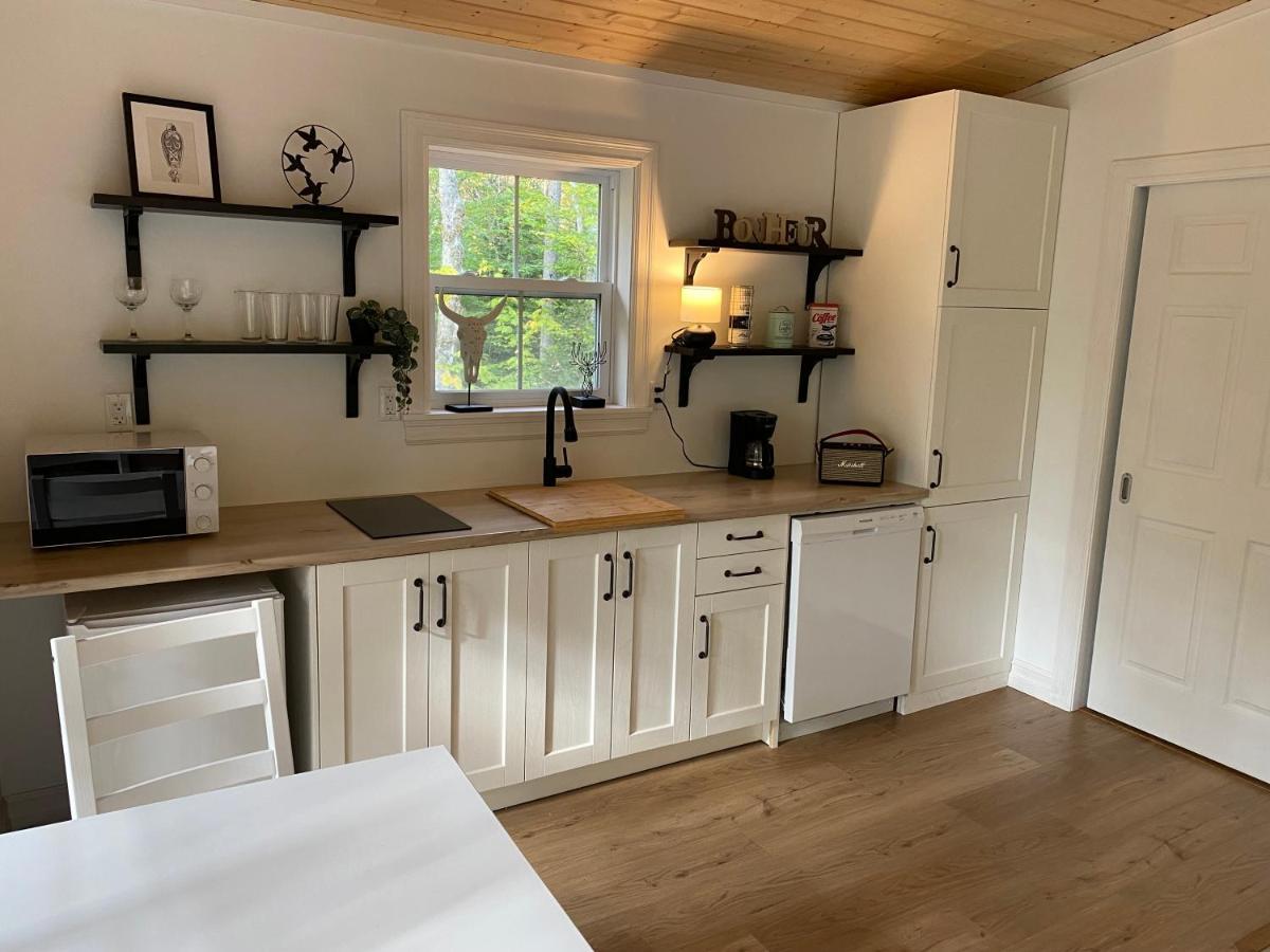 East Kemptville Bear Cabin - Forest Retreat Nearby Lake - Not On Waterfront מראה חיצוני תמונה